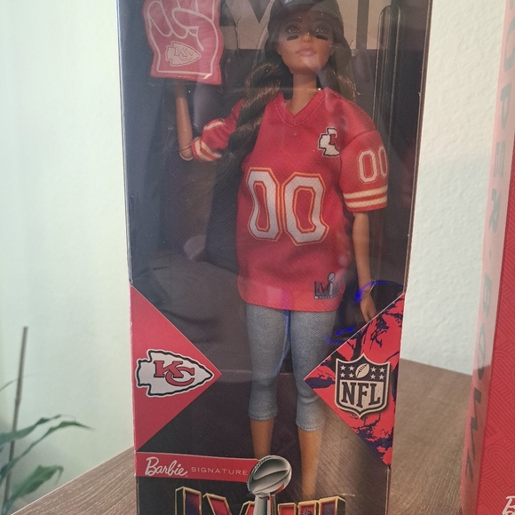 Barbie NFL Super Bowl 2024 Champion Doll Set Of 2 - Picture 7 of 7